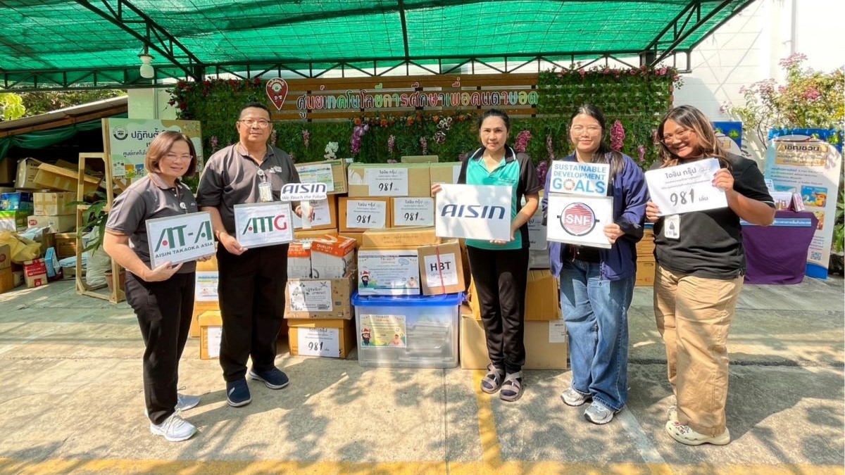Thai AISIN Group Desk Calendars Donation (1).jpg