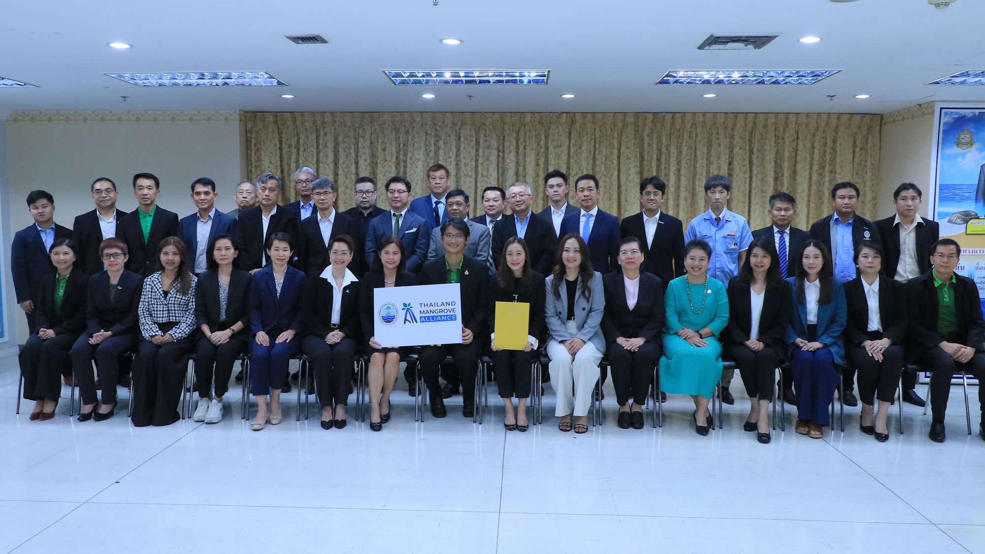 AISIN Signs MOU_Group photo.JPG