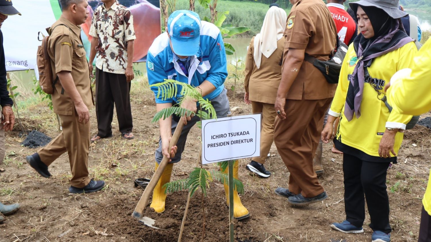 API_Tree planting (1).JPG